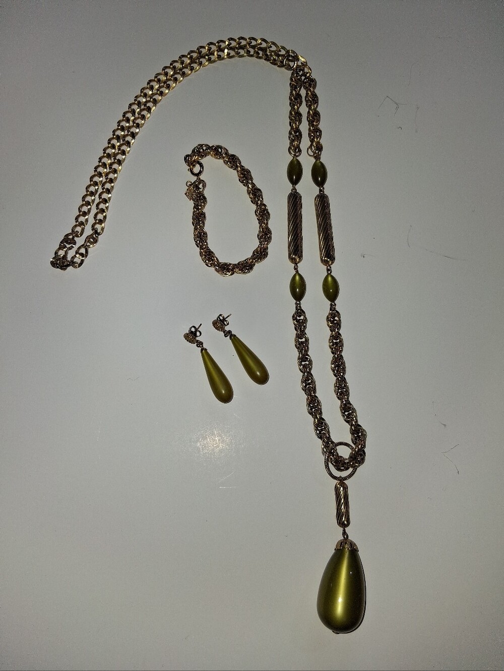 Vintage Sarah Cov 1962 Gold-Tone Olive Teardrop 3 Peice Set